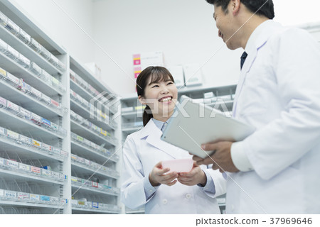 藥房藥劑師 藥房藥劑師 37969646