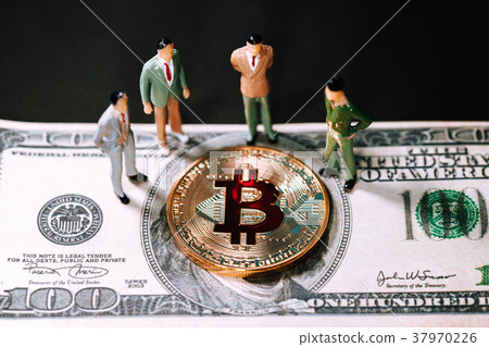 Miniature small figures businessmen Golden bitcoin 37970226