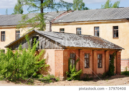 abandoned house 37970408