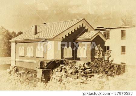 Old building 37970583