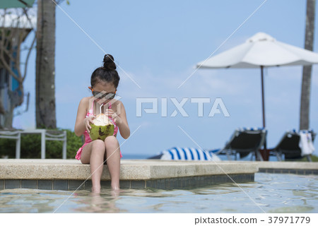 Girl drinking coconut juice 37971779
