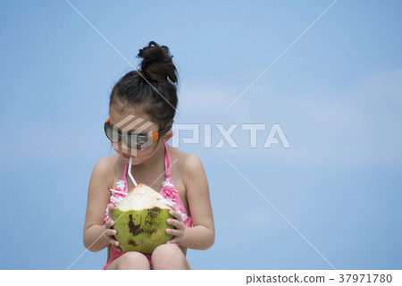 Girl drinking coconut juice 37971780