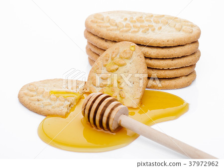 Healthy bio breakfast grain biscuits with honey 37972962