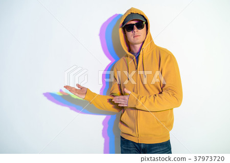 Serene male in sunglasses gesticulating arms 37973720