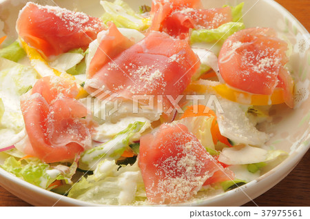 生火腿和帕爾馬干酪沙拉 生火腿和帕爾馬干酪沙拉 37975561