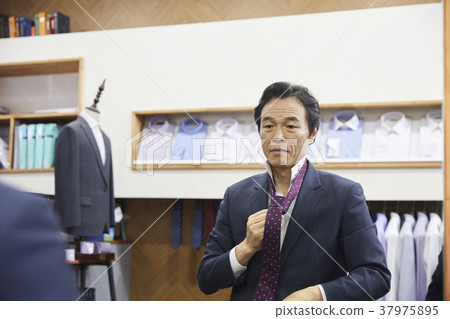 Clothing store, customer, business person, Korean 37975895