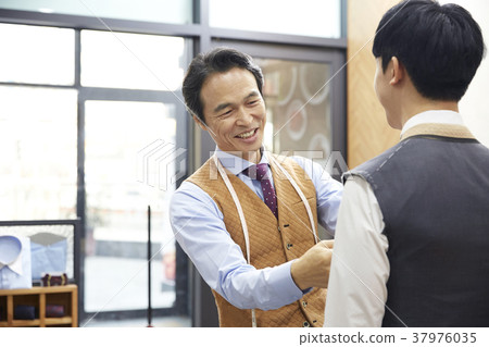 西裝,商人,客戶,時裝設計師,韓國 西裝,商人,客戶,時裝設計師,韓國 37976035