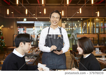 Restaurant, Waiter, Customer, Korean 37976039