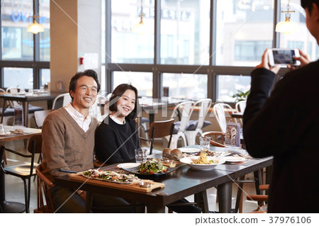 餐廳，家庭，爸爸，兒子，女兒，韓國 37976106