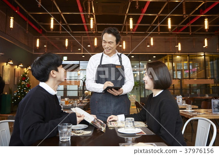 Restaurant, Waiter, Customer, Korean 37976156