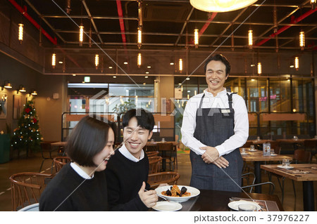 Restaurant, Waiter, Customer, Korean 37976227