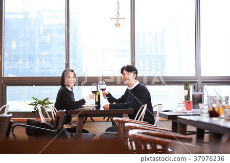Restaurant, couple, lover, Korean 37976236