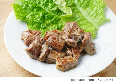Yakiniku dice steak 37977061