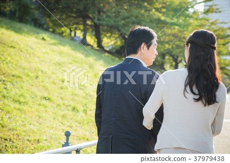 Couple couple dating middle lifestyle casual Couple couple dating middle lifestyle casual 37979438
