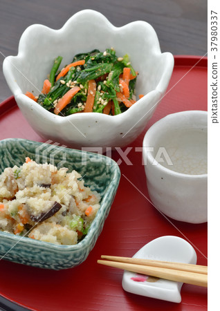 Sake bowl Japanese food 37980337