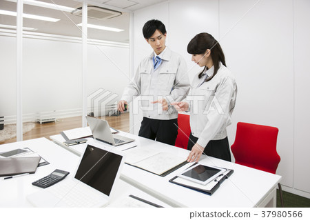 Business man working Business man working 37980566