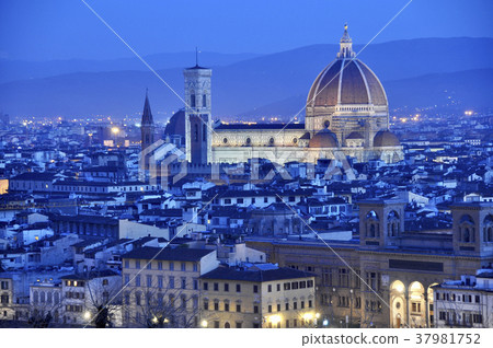 Before dawn, the Basilica of Santa Maria del Fiore and Giotto's Belfry floating in the Florence city Before dawn, the Basilica of Santa Maria del Fiore and Giotto's Belfry floating in the Florence city 37981752