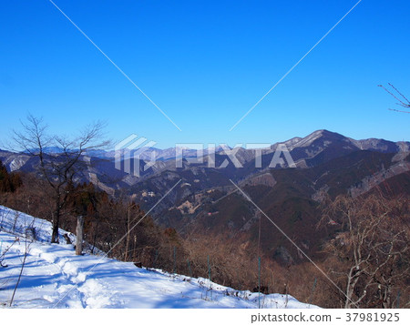 從海角淺間看見的奧多摩山 37981925