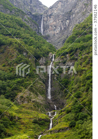 traval on Large Cruise ship from the port of Flam 37982146