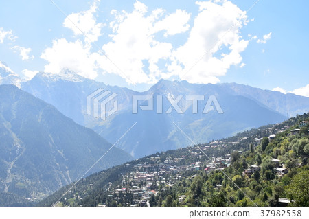 Beautiful mountains and cityscapes of the Konalu Valley Recon Pio in India Beautiful mountains and cityscapes of the Konalu Valley Recon Pio in India 37982558