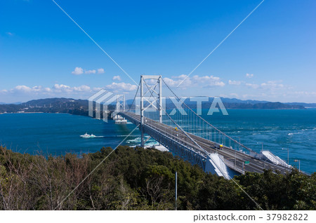 O-Naruto Bridge從2018年1月在德島縣的鳴門市一側拍攝 O-Naruto Bridge從2018年1月在德島縣的鳴門市一側拍攝 37982822