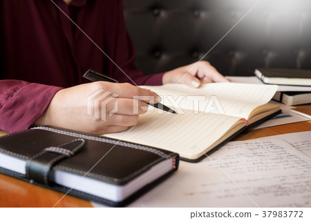 Young students campus helps friend catching up and learning tuto Young students campus helps friend catching up and learning tuto 37983772