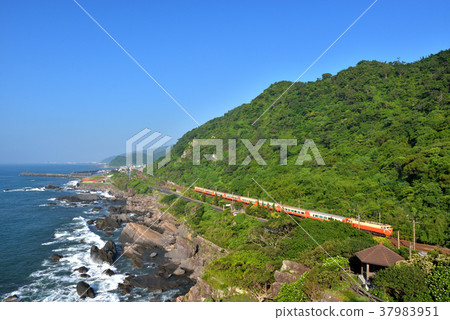 臺灣,宜蘭,頭城,鐵道,火車,海岸線,海,水,山,海邊,岩石,海岸,蘭陽八景,北關海潮公園 37983951