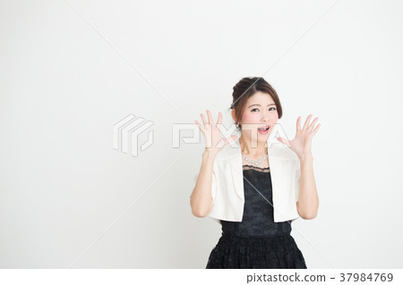 連衣裙，女人（白色背景） 37984769