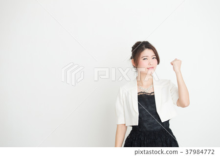 連衣裙，女人（白色背景） 37984772