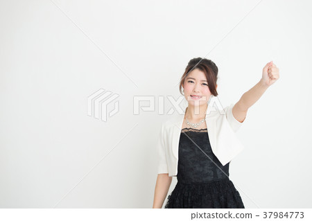 連衣裙，女人（白色背景） 37984773