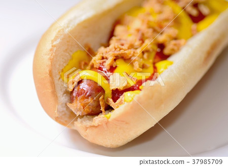Hot dog closeup 37985709