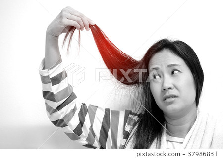 Asian women are looking damaged hair in her hand Asian women are looking damaged hair in her hand 37986831