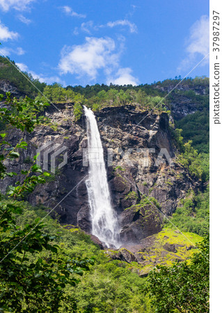 Giant Kjosfossen waterfall, Flam to Myrdal Railway Giant Kjosfossen waterfall, Flam to Myrdal Railway 37987297