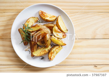 rosemary roasted potatoes rosemary roasted potatoes 37987387