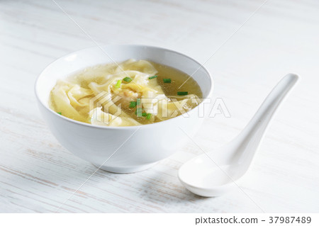 wonton soup 37987489