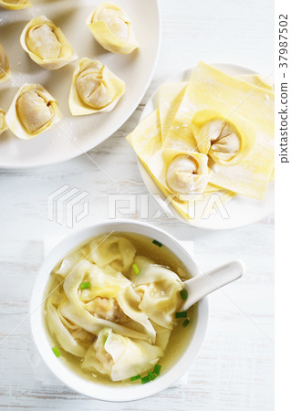 wonton soup wonton soup 37987502