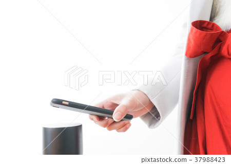Woman settling in virtual currency Woman settling in virtual currency 37988423