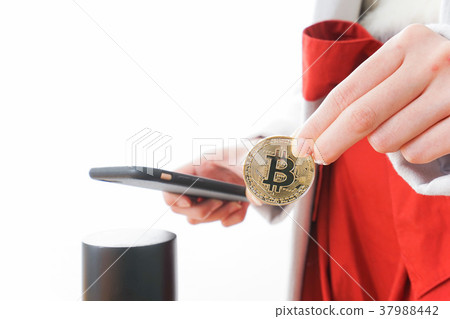 Woman settling in virtual currency 37988442