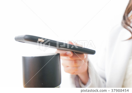 Woman settling in virtual currency 37988454