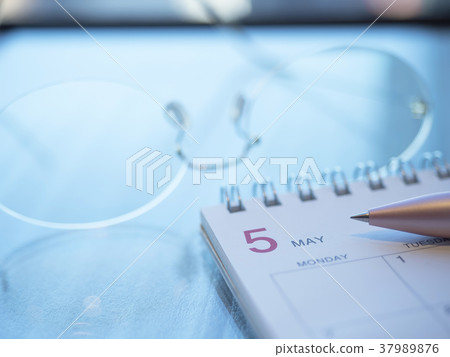 Business image · Calendar · glasses · May · Women 37989876