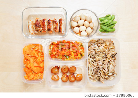 Ready-to-eat, regular food, lunch Ready-to-eat, regular food, lunch 37990063
