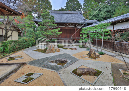 the Shinsho gokuraku ji garden at fall the Shinsho gokuraku ji garden at fall 37990648
