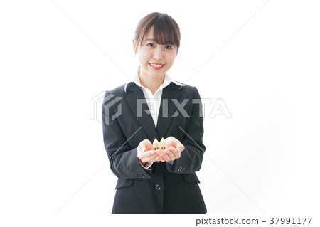 Business Woman Doing Real Estate Business 37991177