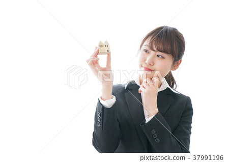 Business Woman Doing Real Estate Business 37991196