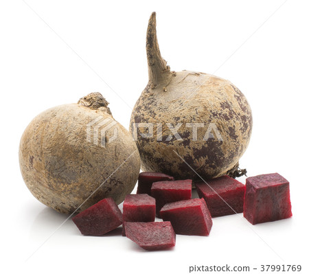Raw beetroot isolated on white 37991769