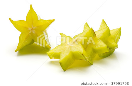 Fresh carambola isolated on white 37991798