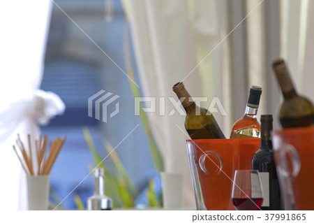 Bar Bar 37991865