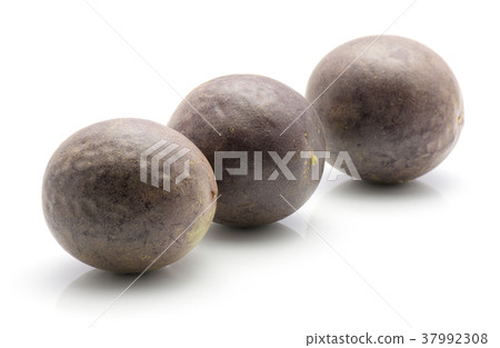 Fresh passion fruit isolated on white 37992308
