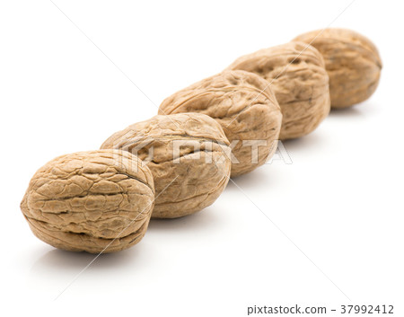 Raw walnut isolated on white 37992412