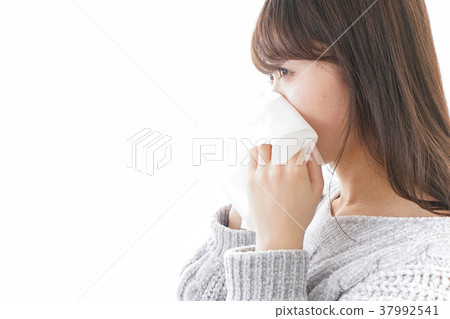 Woman blowing nose nose allergy allergy cold image Woman blowing nose nose allergy allergy cold image 37992541